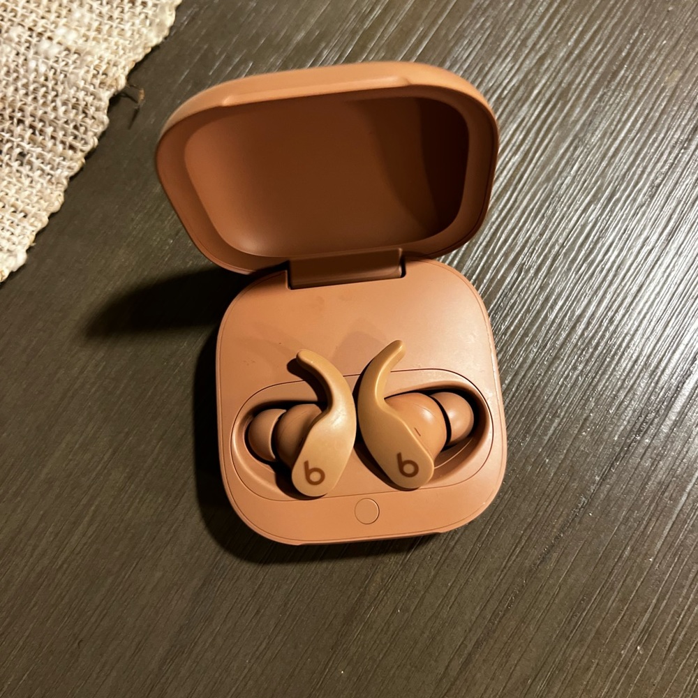 Beats fit pro true wireless X Kim Kardashian DUNE